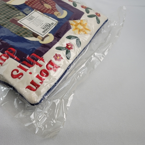 Jim Shore 4003304 Nativity Scene Pillow - Picture 11 of 14